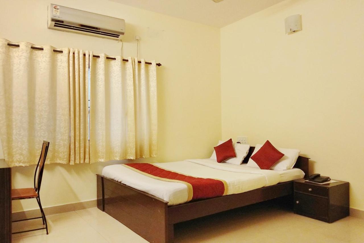 Super Oyo Capital O Premium Hotel Victoria Heights Near Sri Someshwara Swami Temple Bangalore Eksteriør billede