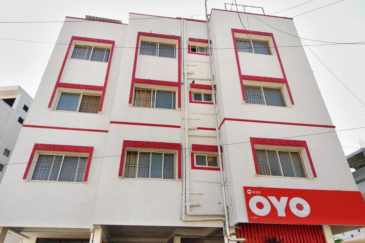 Super Oyo Capital O Premium Hotel Victoria Heights Near Sri Someshwara Swami Temple Bangalore Eksteriør billede