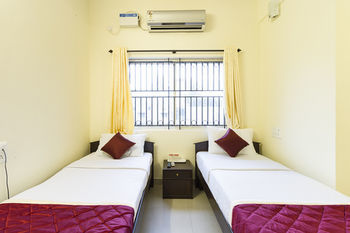 Super Oyo Capital O Premium Hotel Victoria Heights Near Sri Someshwara Swami Temple Bangalore Eksteriør billede